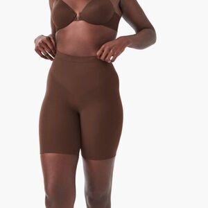 NWT Spanx 2744 Higher Power Short Small